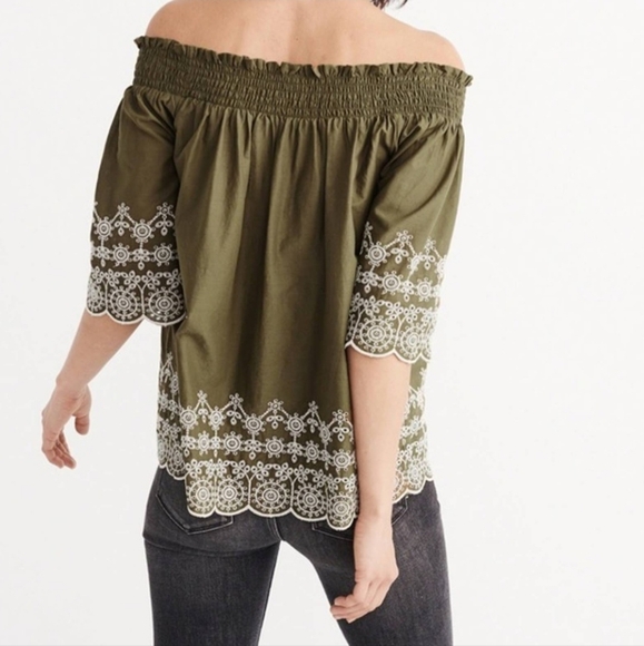 Abercrombie and fitch olive green off the shoulder eyelet detail top size xs - Picture 2 of 7